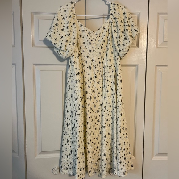 bohme Dresses & Skirts - Bohme Floral Cream Dress